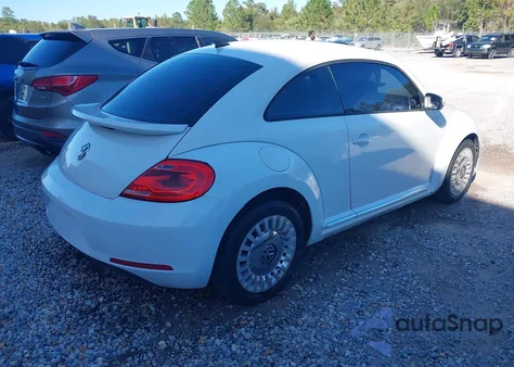 2015 Volkswagen Beetle 1.8T z USA, uszkodzony, nr VIN 3VWJ07AT4FM643962